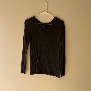 Gap dark grey top